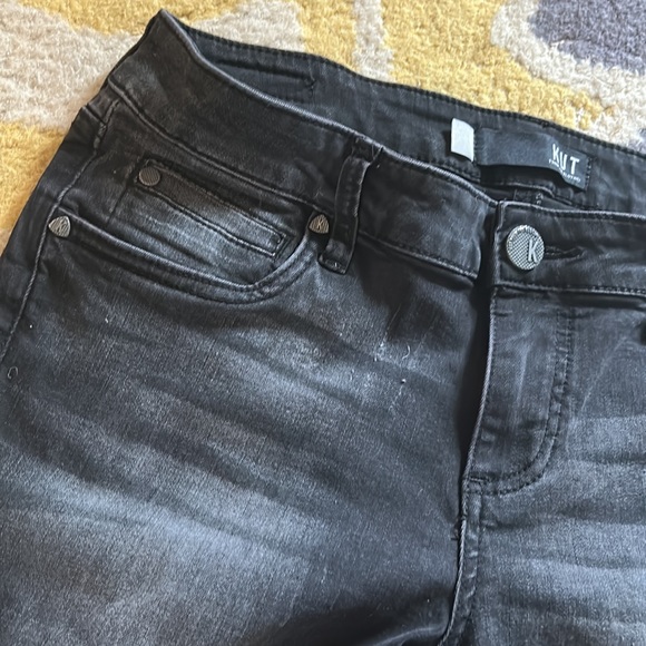 Kut from the Kloth Juniors size 6 Skinny Black faded jeans w/floral accents - Picture 8 of 10